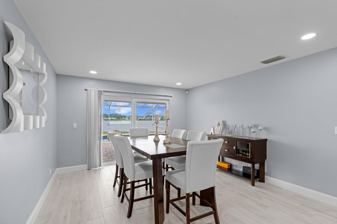 待售: $720,000 (5 贝兹, 2 浴室, 2334 平方英尺)