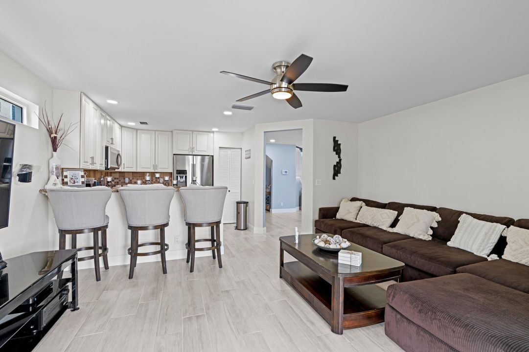 待售: $720,000 (5 贝兹, 2 浴室, 2334 平方英尺)