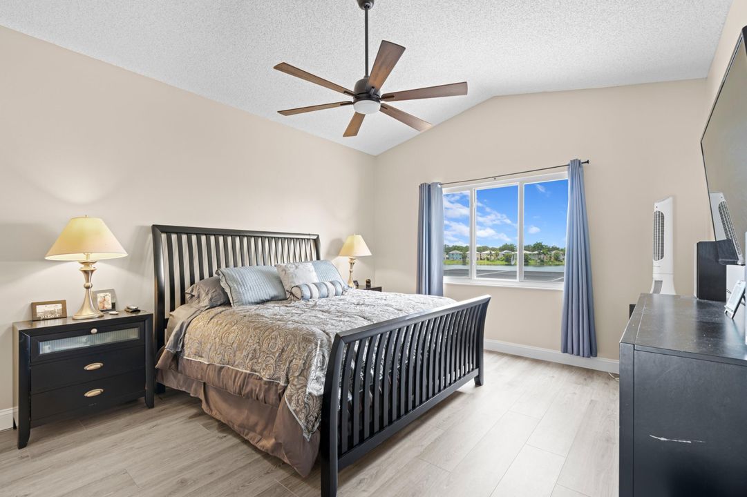 待售: $720,000 (5 贝兹, 2 浴室, 2334 平方英尺)