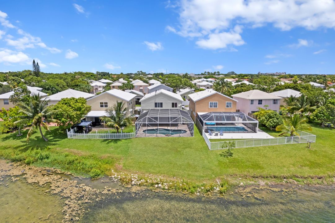 待售: $720,000 (5 贝兹, 2 浴室, 2334 平方英尺)