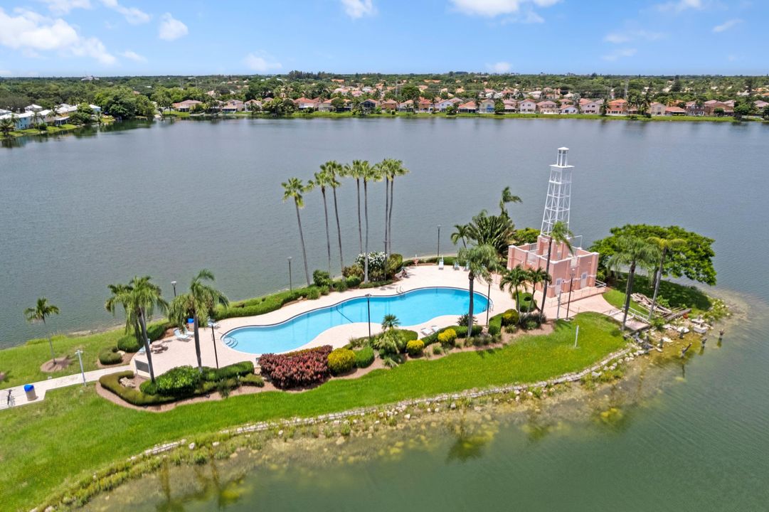 待售: $720,000 (5 贝兹, 2 浴室, 2334 平方英尺)