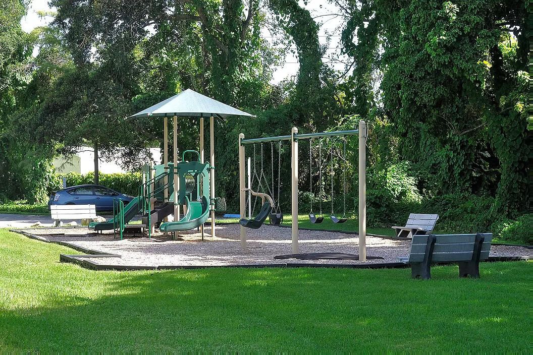 待售: $720,000 (5 贝兹, 2 浴室, 2334 平方英尺)