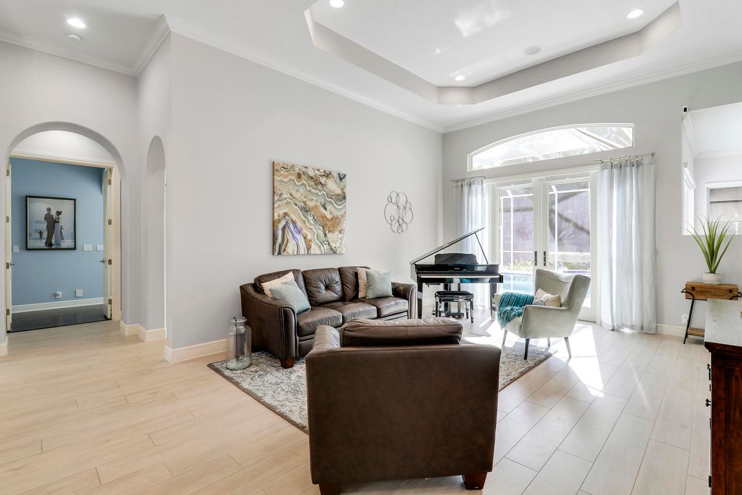 Под контрактом: $2,199,000 (6 спален, 6 ванн, 4326 Квадратных фут)