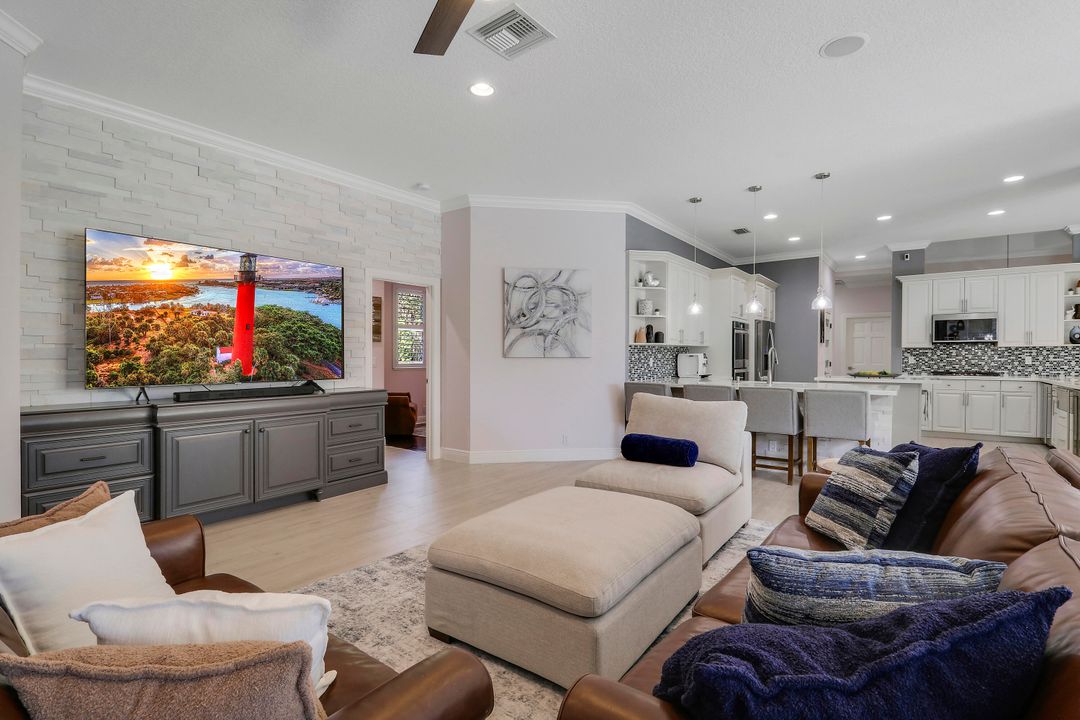 Под контрактом: $2,199,000 (6 спален, 6 ванн, 4326 Квадратных фут)