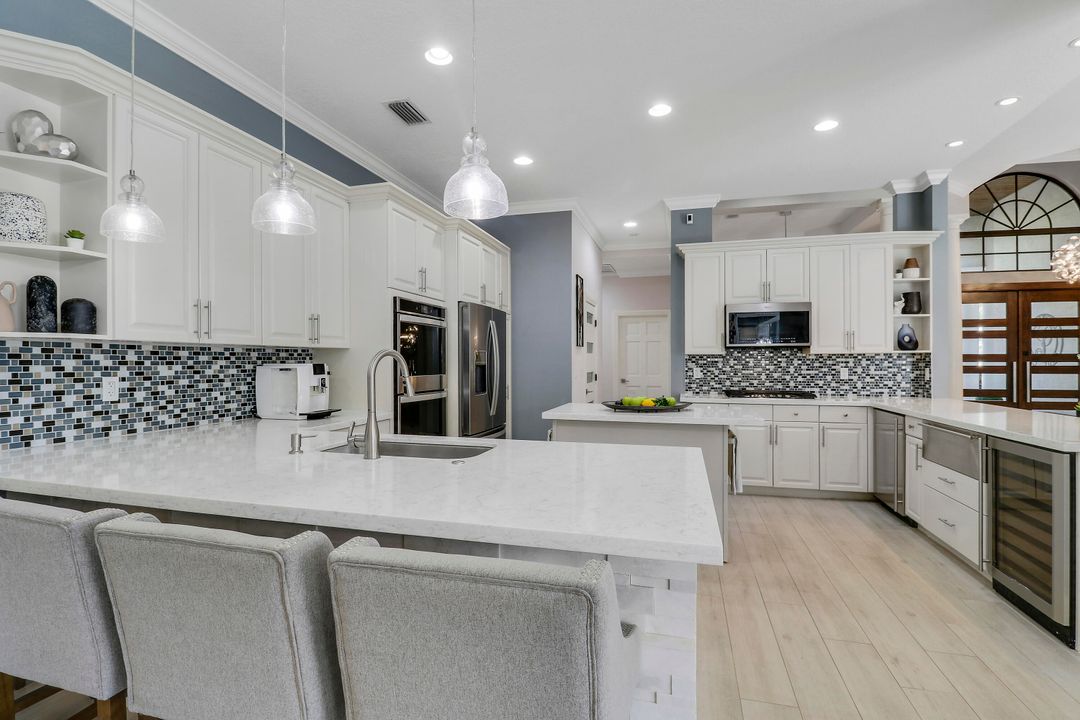 Под контрактом: $2,199,000 (6 спален, 6 ванн, 4326 Квадратных фут)