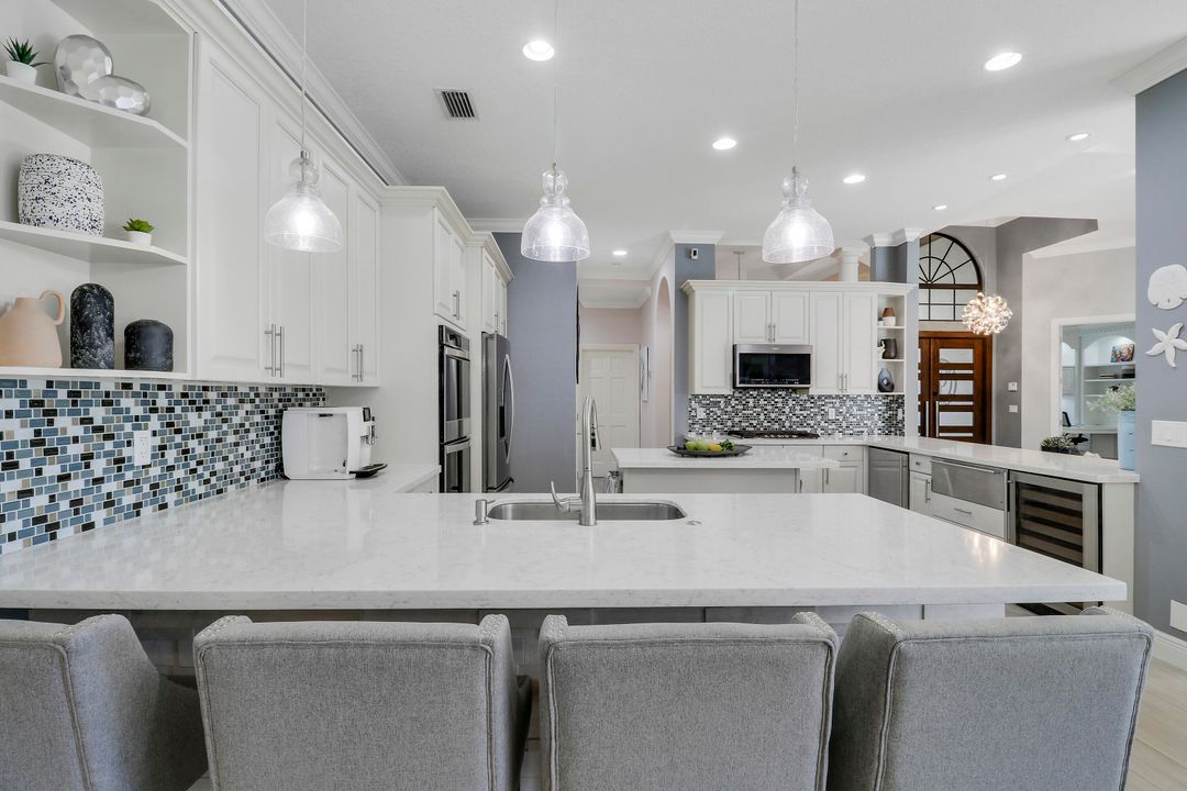 Под контрактом: $2,199,000 (6 спален, 6 ванн, 4326 Квадратных фут)