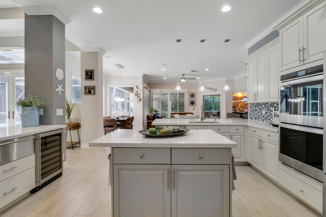 Под контрактом: $2,199,000 (6 спален, 6 ванн, 4326 Квадратных фут)