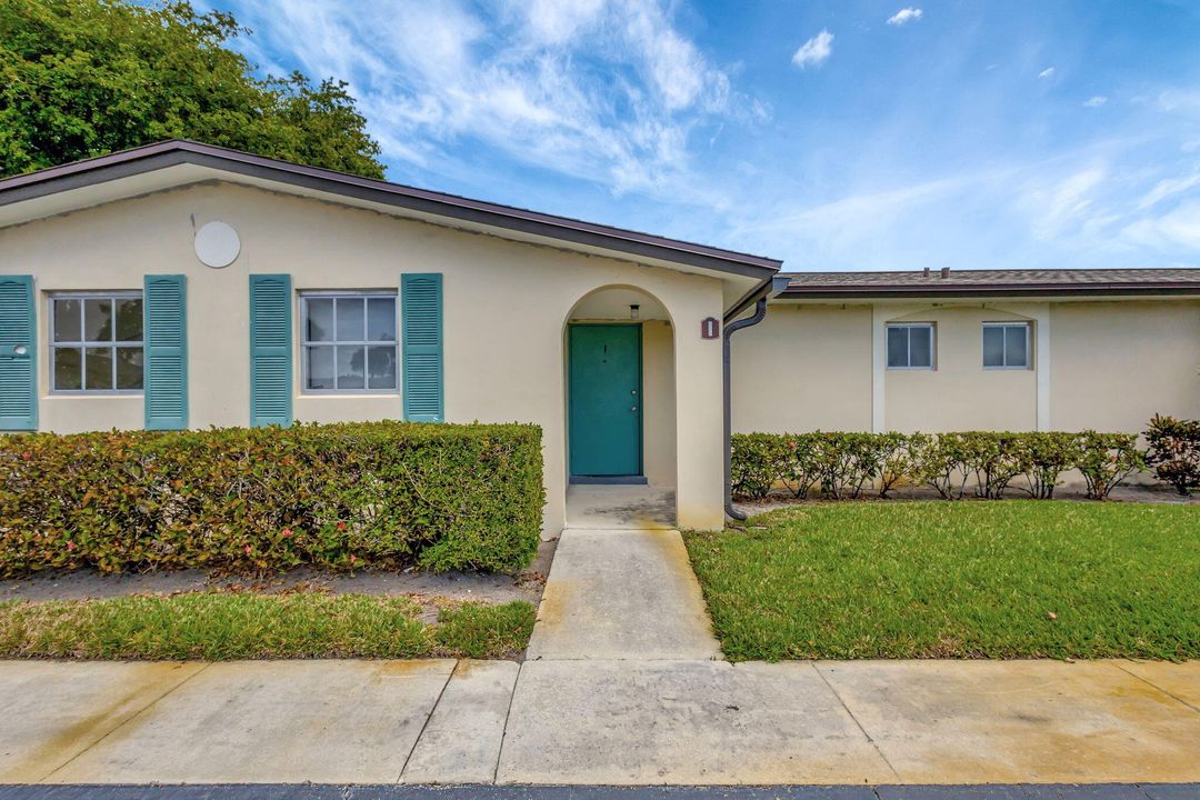 For Sale: $79,900 (1 beds, 1 baths, 612 Square Feet)