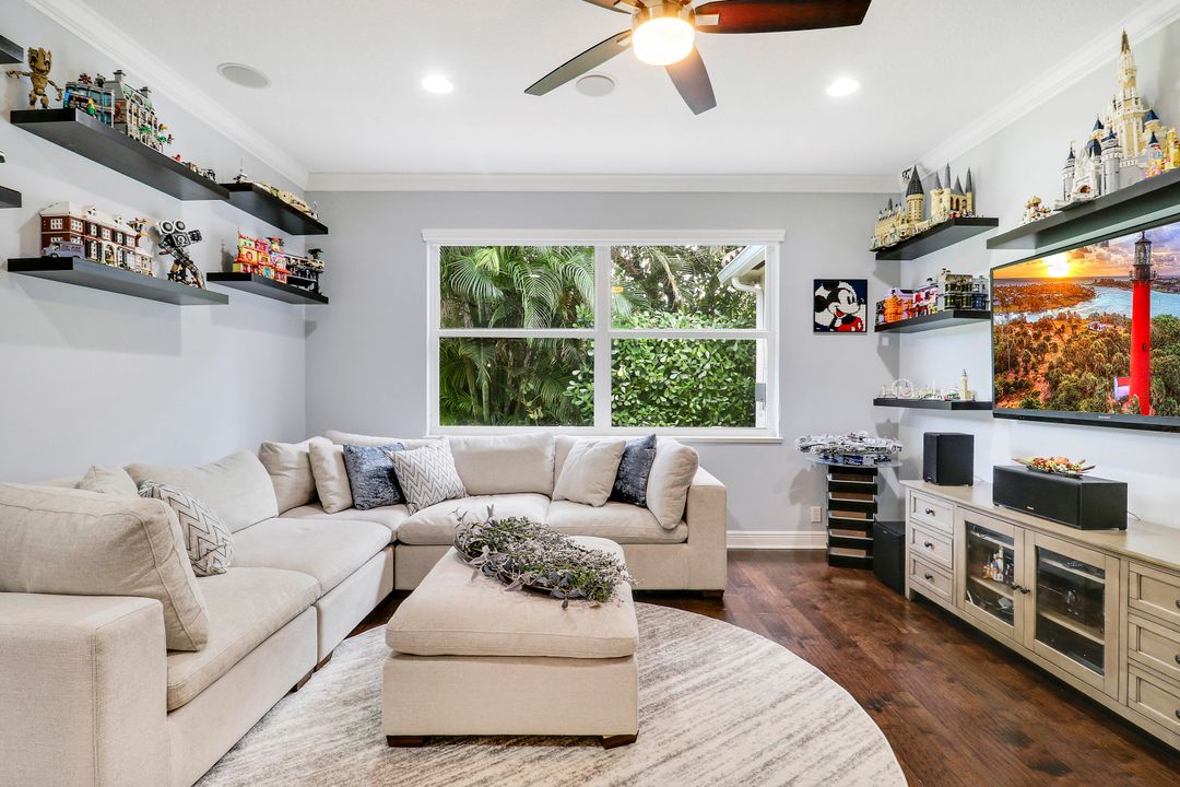 Под контрактом: $2,199,000 (6 спален, 6 ванн, 4326 Квадратных фут)