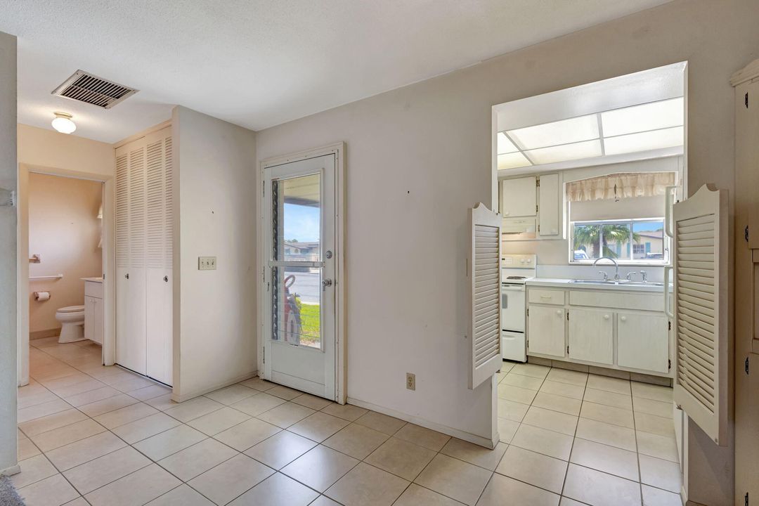 For Sale: $79,900 (1 beds, 1 baths, 612 Square Feet)