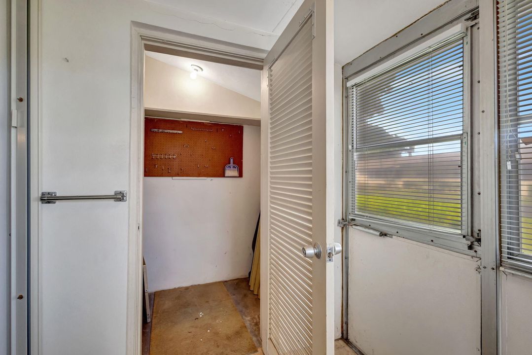 For Sale: $79,900 (1 beds, 1 baths, 612 Square Feet)