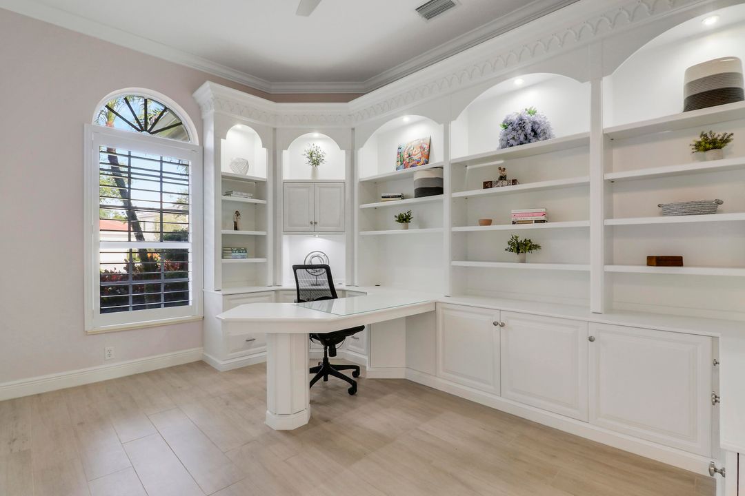 Под контрактом: $2,199,000 (6 спален, 6 ванн, 4326 Квадратных фут)