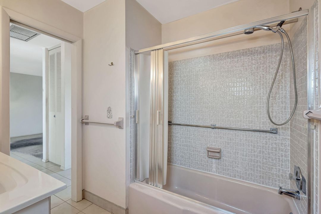 For Sale: $79,900 (1 beds, 1 baths, 612 Square Feet)