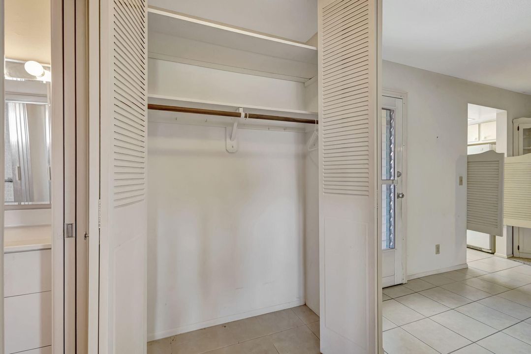 For Sale: $79,900 (1 beds, 1 baths, 612 Square Feet)