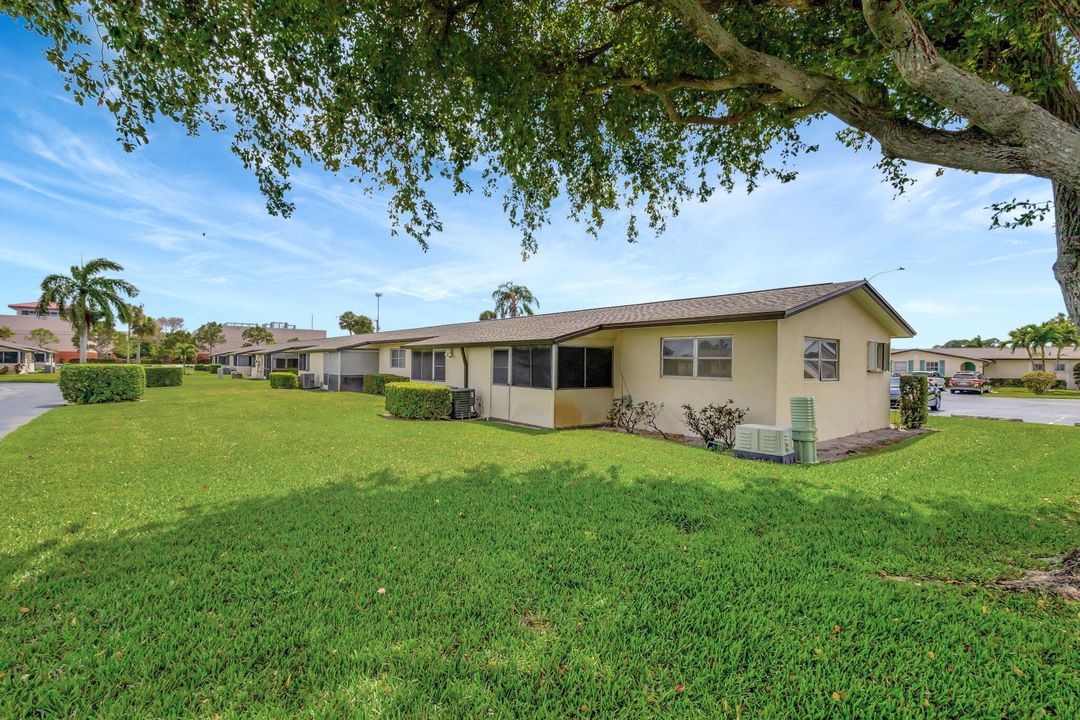 For Sale: $79,900 (1 beds, 1 baths, 612 Square Feet)