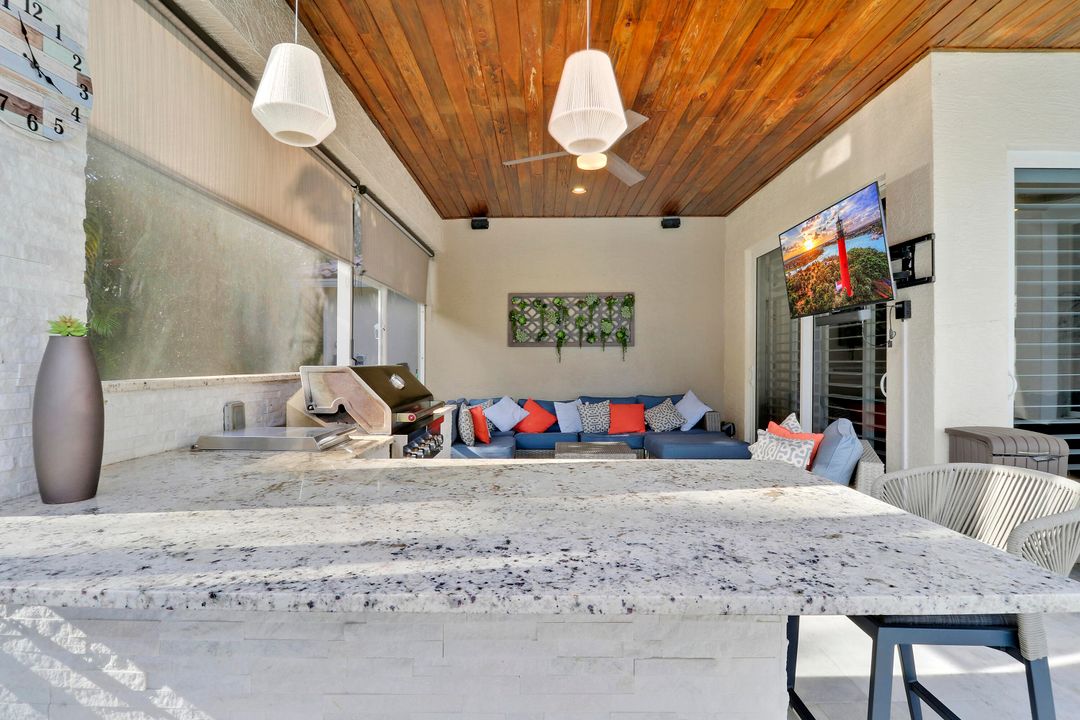 Под контрактом: $2,199,000 (6 спален, 6 ванн, 4326 Квадратных фут)