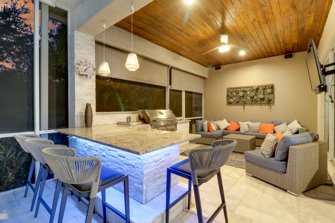 Под контрактом: $2,199,000 (6 спален, 6 ванн, 4326 Квадратных фут)