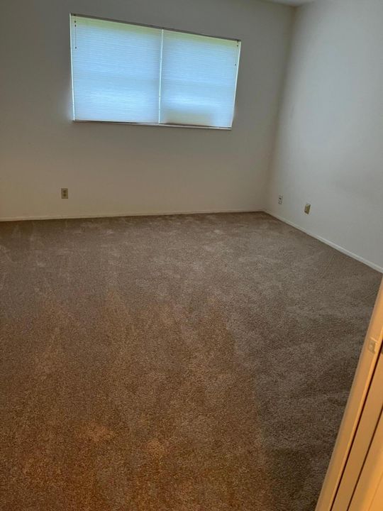 For Sale: $79,900 (1 beds, 1 baths, 612 Square Feet)