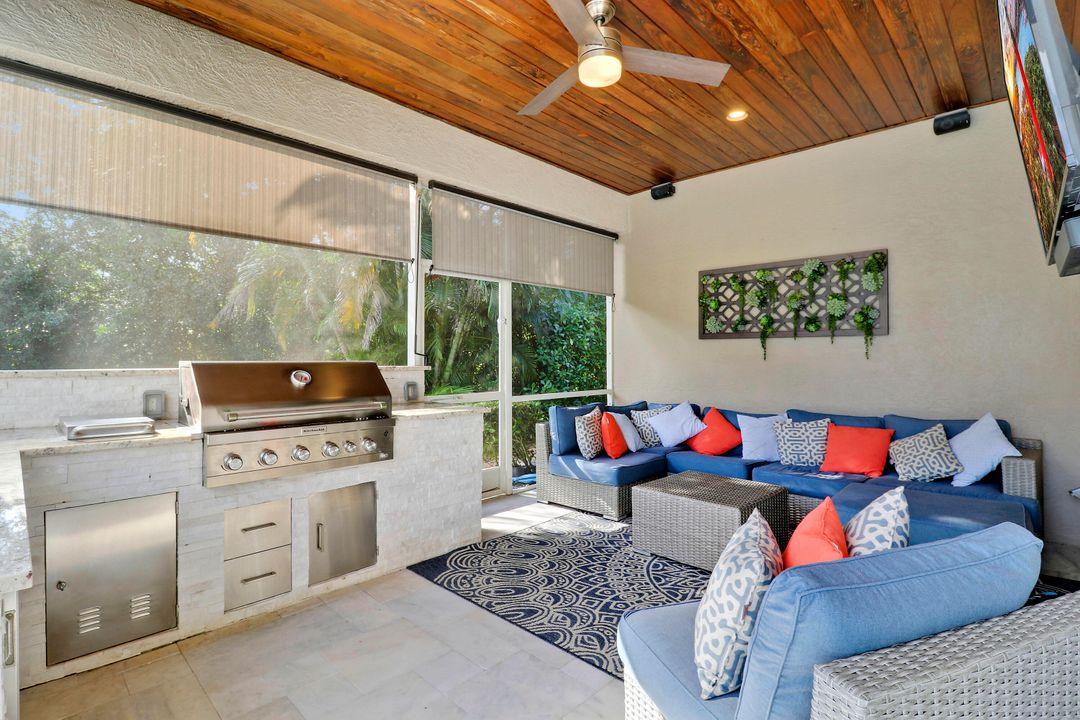 Под контрактом: $2,199,000 (6 спален, 6 ванн, 4326 Квадратных фут)