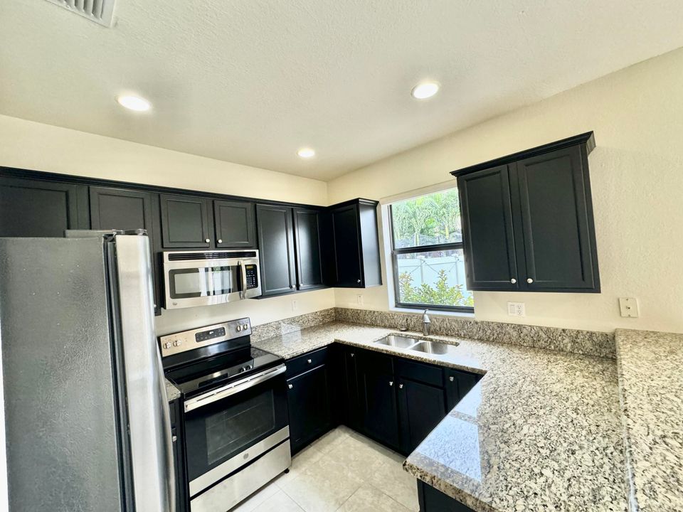 For Rent: $3,500 (3 beds, 2 baths, 1650 Square Feet)