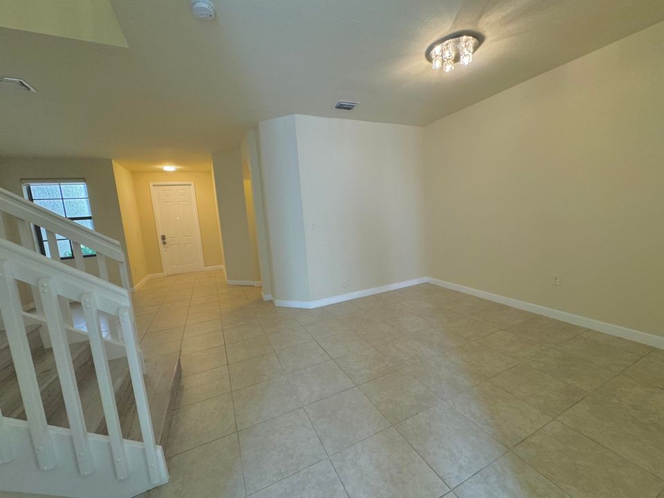 For Rent: $3,500 (3 beds, 2 baths, 1650 Square Feet)