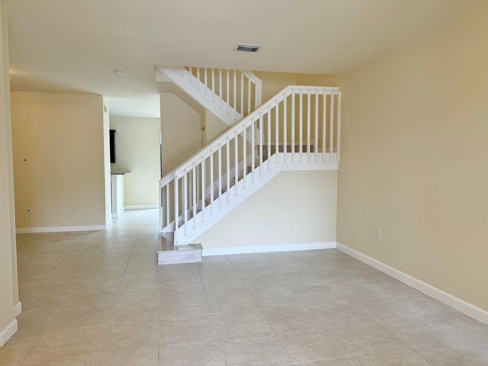 For Rent: $3,500 (3 beds, 2 baths, 1650 Square Feet)