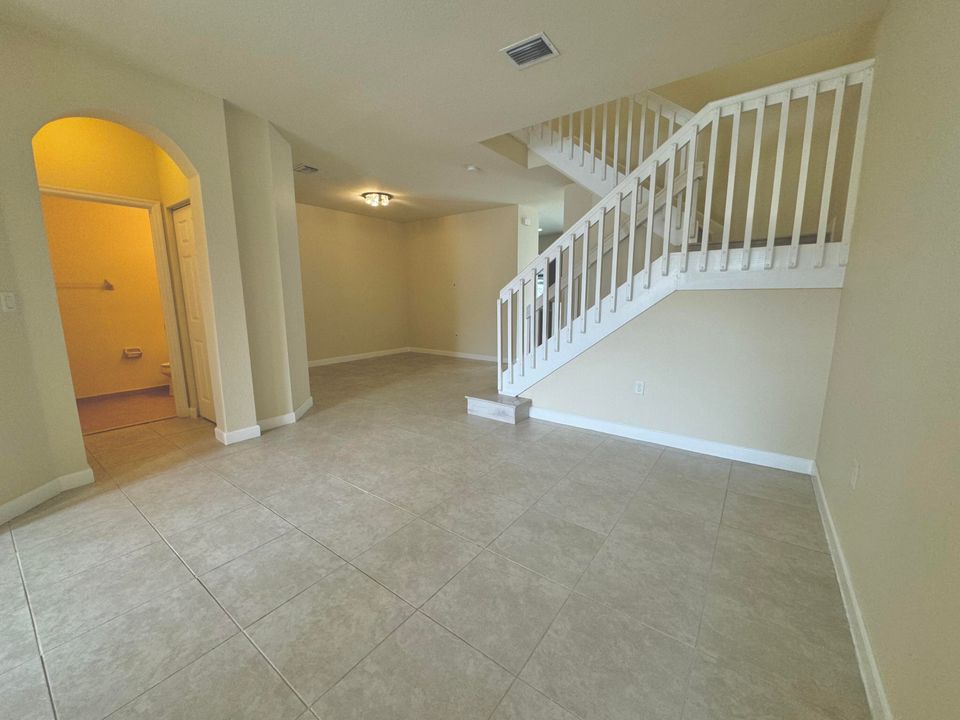 For Rent: $3,500 (3 beds, 2 baths, 1650 Square Feet)