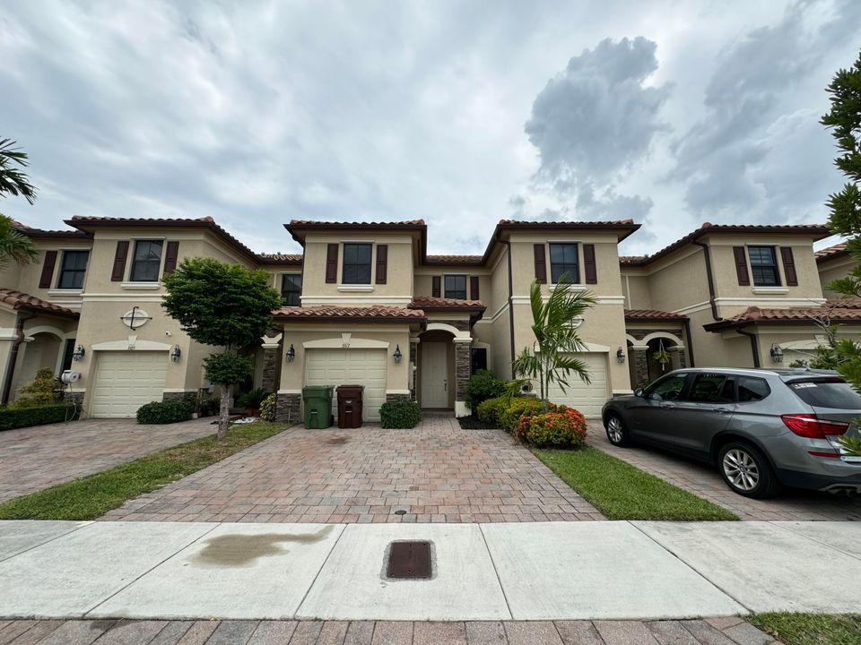 For Rent: $3,500 (3 beds, 2 baths, 1650 Square Feet)