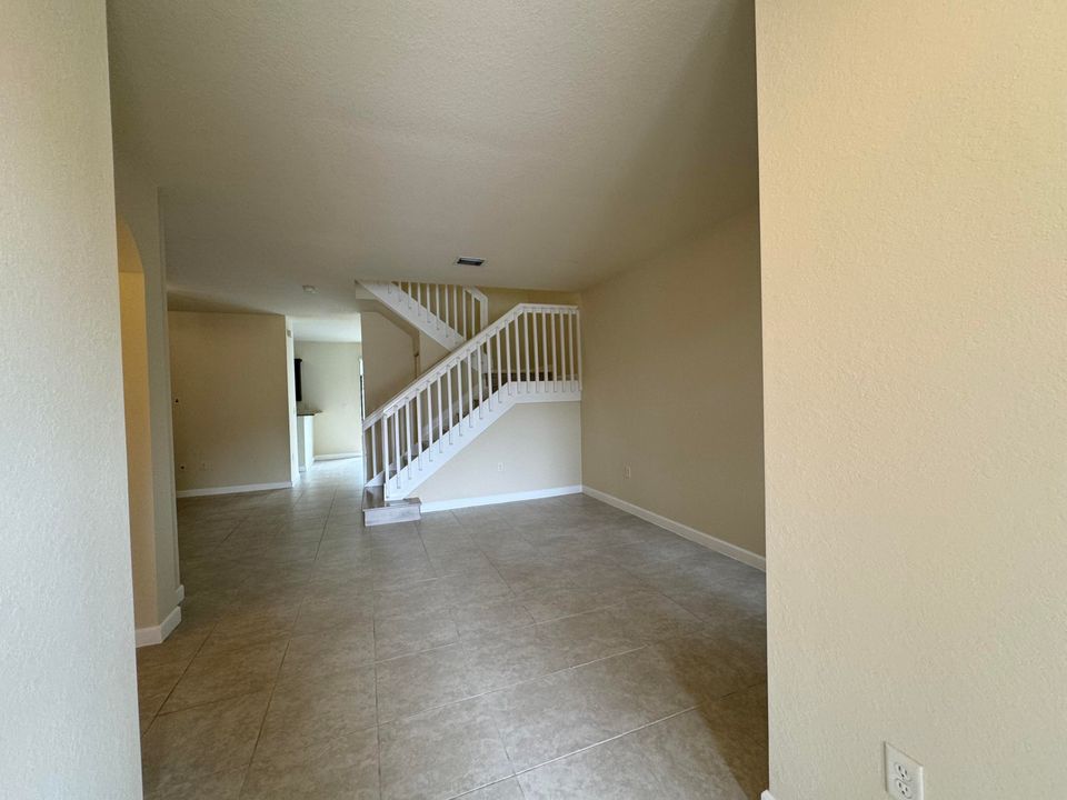 For Rent: $3,500 (3 beds, 2 baths, 1650 Square Feet)