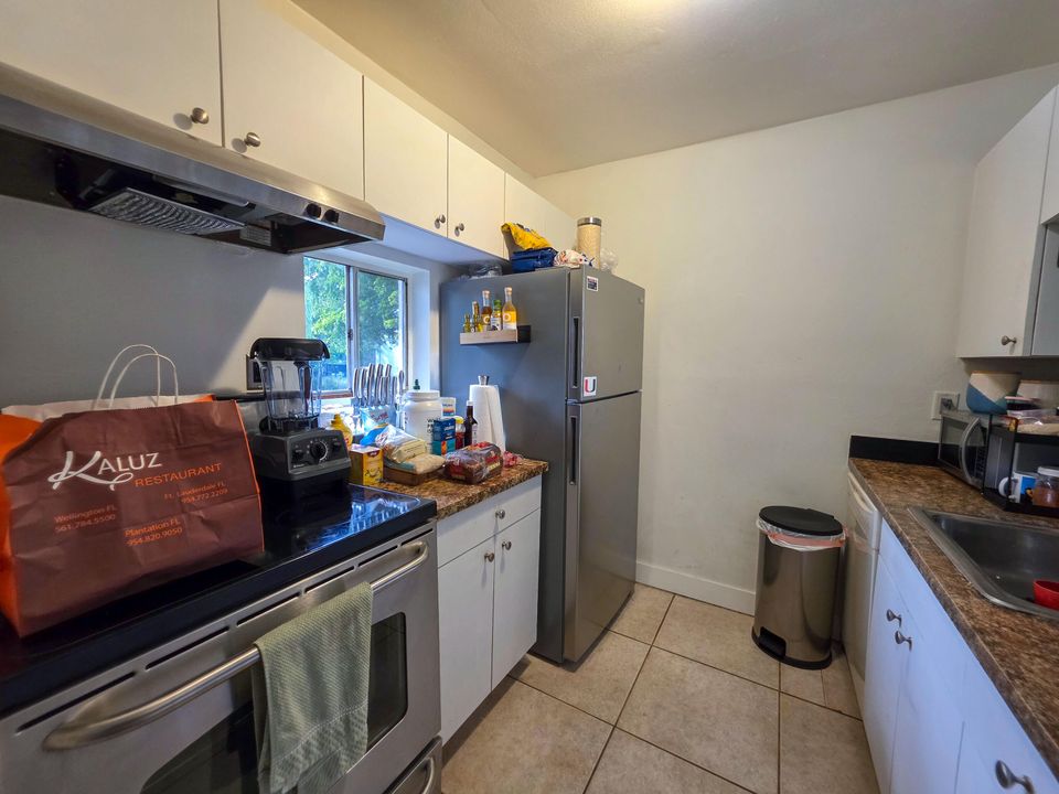 待售: $199,000 (2 贝兹, 2 浴室, 796 平方英尺)