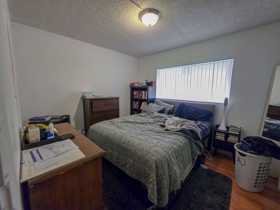 待售: $199,000 (2 贝兹, 2 浴室, 796 平方英尺)