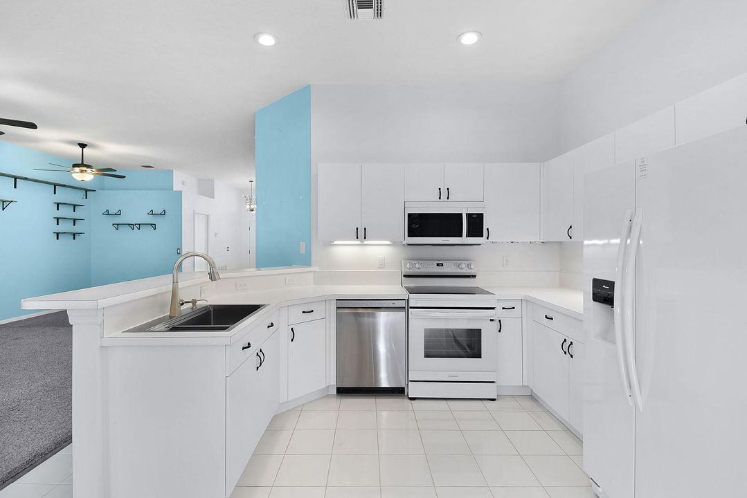 Под контрактом: $435,000 (3 спален, 2 ванн, 1617 Квадратных фут)