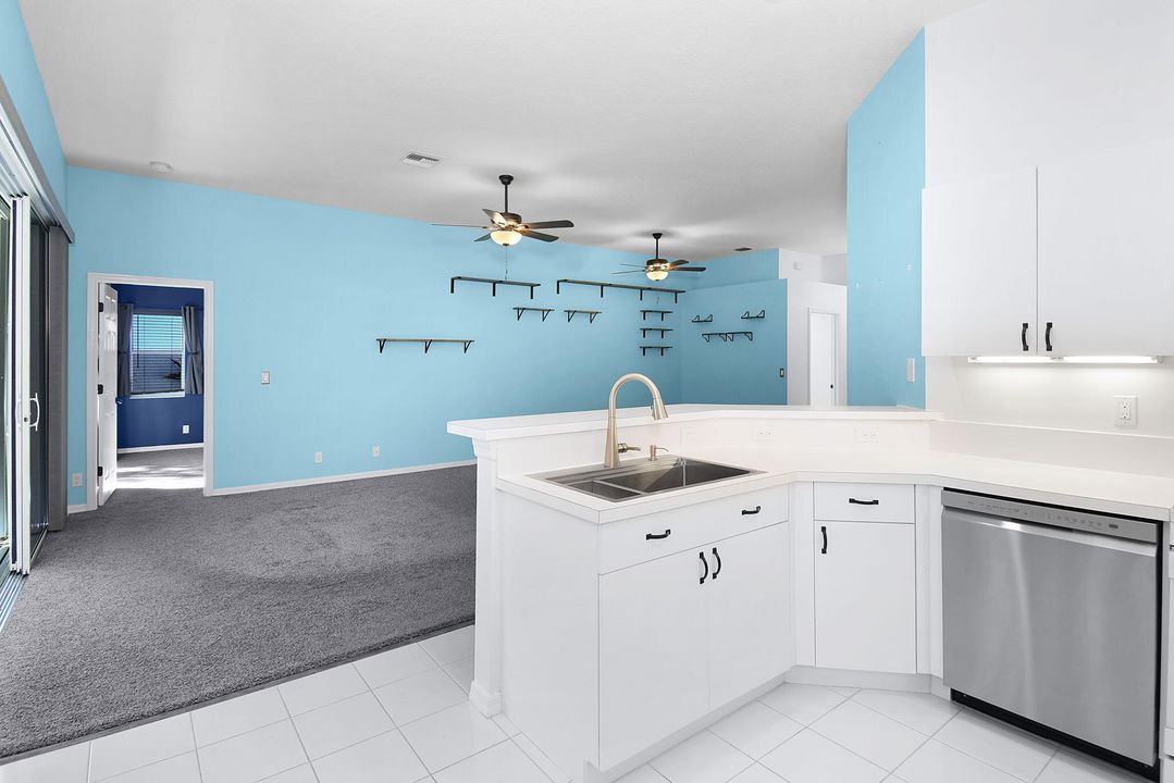 Под контрактом: $435,000 (3 спален, 2 ванн, 1617 Квадратных фут)