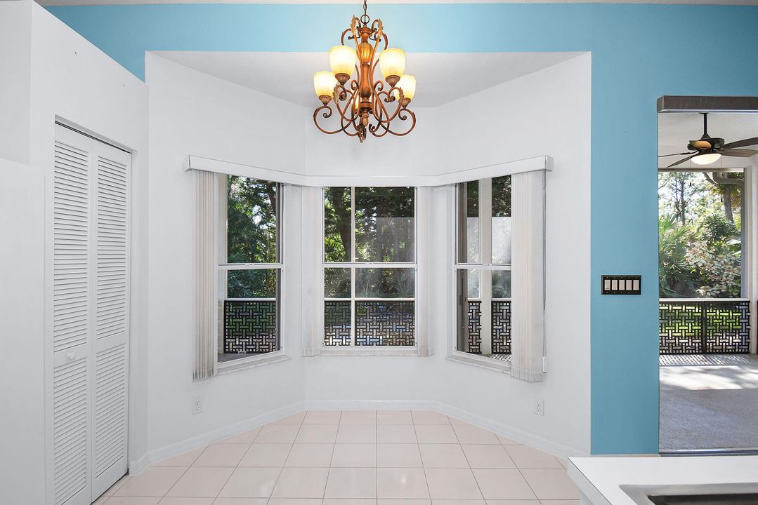 Под контрактом: $435,000 (3 спален, 2 ванн, 1617 Квадратных фут)