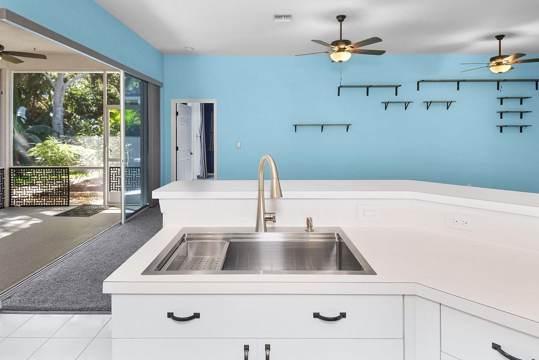 Под контрактом: $435,000 (3 спален, 2 ванн, 1617 Квадратных фут)