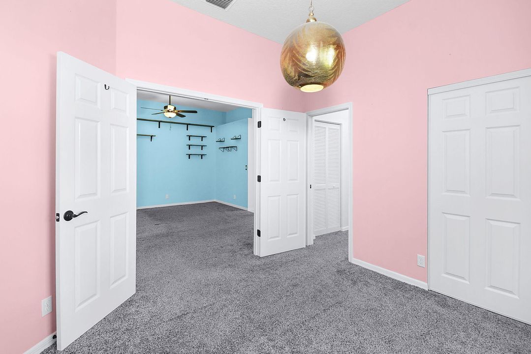 Под контрактом: $435,000 (3 спален, 2 ванн, 1617 Квадратных фут)