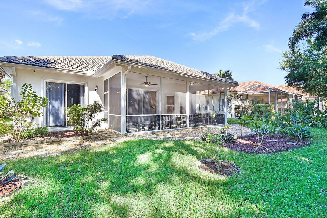 Под контрактом: $435,000 (3 спален, 2 ванн, 1617 Квадратных фут)