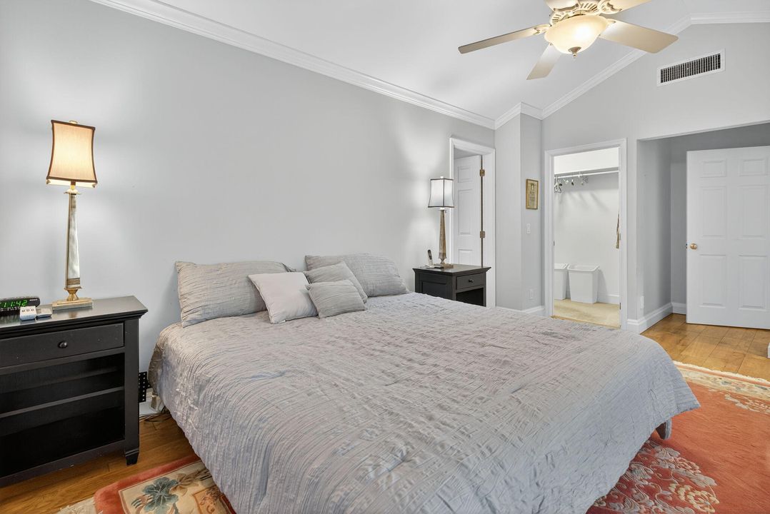 合同活跃: $1,750,000 (3 贝兹, 3 浴室, 2365 平方英尺)