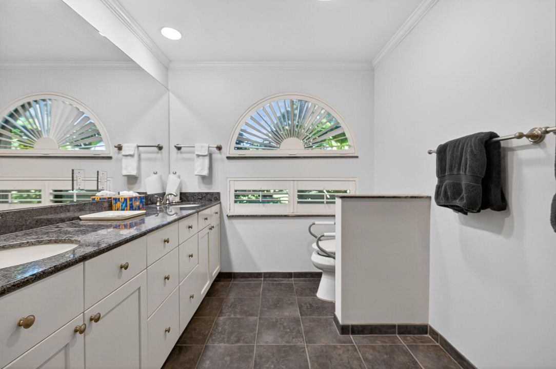 合同活跃: $1,750,000 (3 贝兹, 3 浴室, 2365 平方英尺)