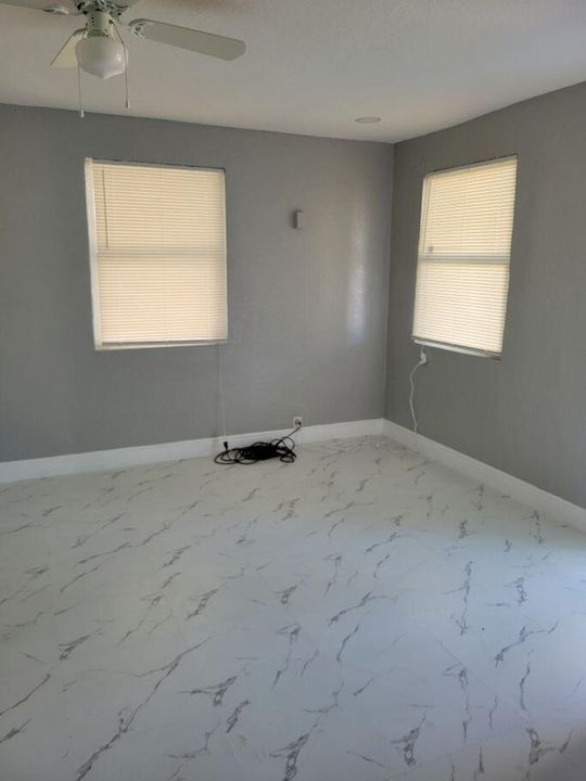 For Sale: $350,000 (3 beds, 2 baths, 1074 Square Feet)