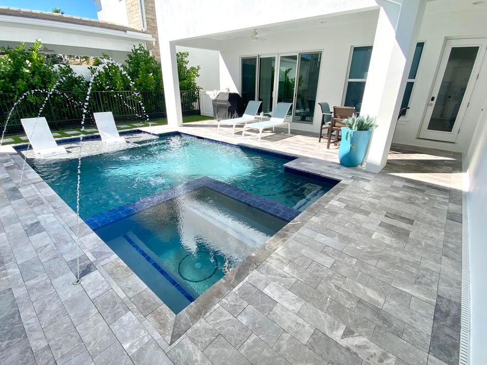 Под контрактом: $1,695,000 (4 спален, 5 ванн, 3760 Квадратных фут)