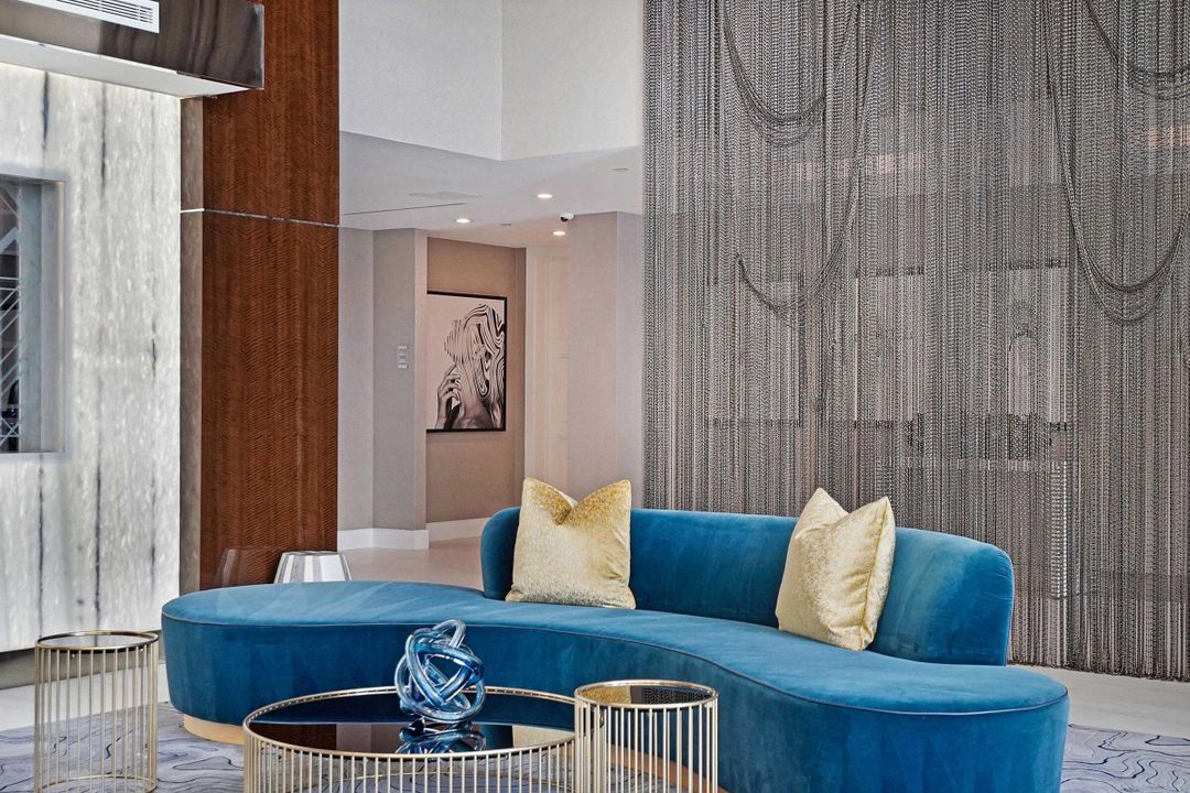 For Rent: $7,500 (1 beds, 1 baths, 941 Square Feet)