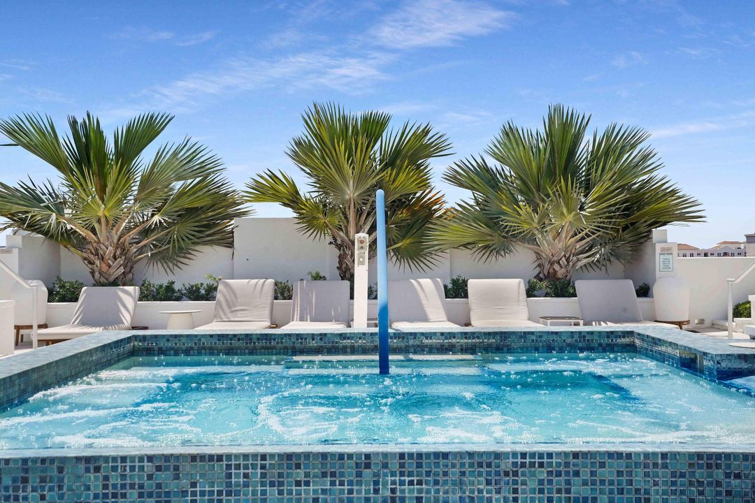 For Rent: $7,500 (1 beds, 1 baths, 941 Square Feet)