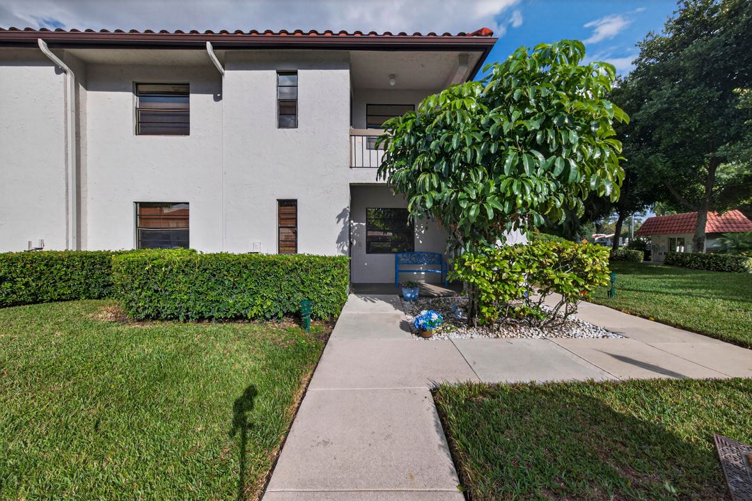 For Sale: $238,788 (2 beds, 2 baths, 1266 Square Feet)