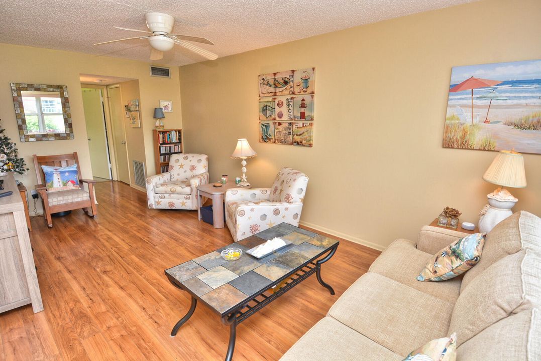 出租: $1,400 (1 贝兹, 1 浴室, 747 平方英尺)