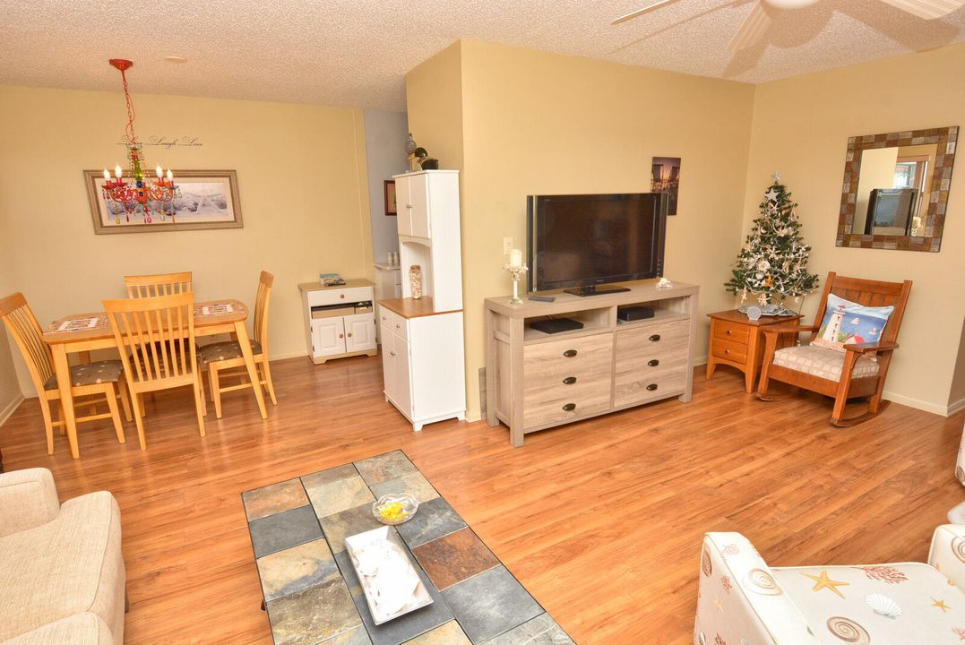 出租: $1,400 (1 贝兹, 1 浴室, 747 平方英尺)