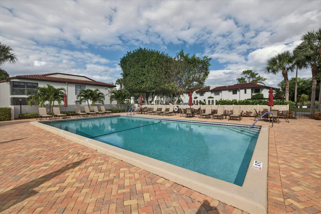 For Sale: $238,788 (2 beds, 2 baths, 1266 Square Feet)