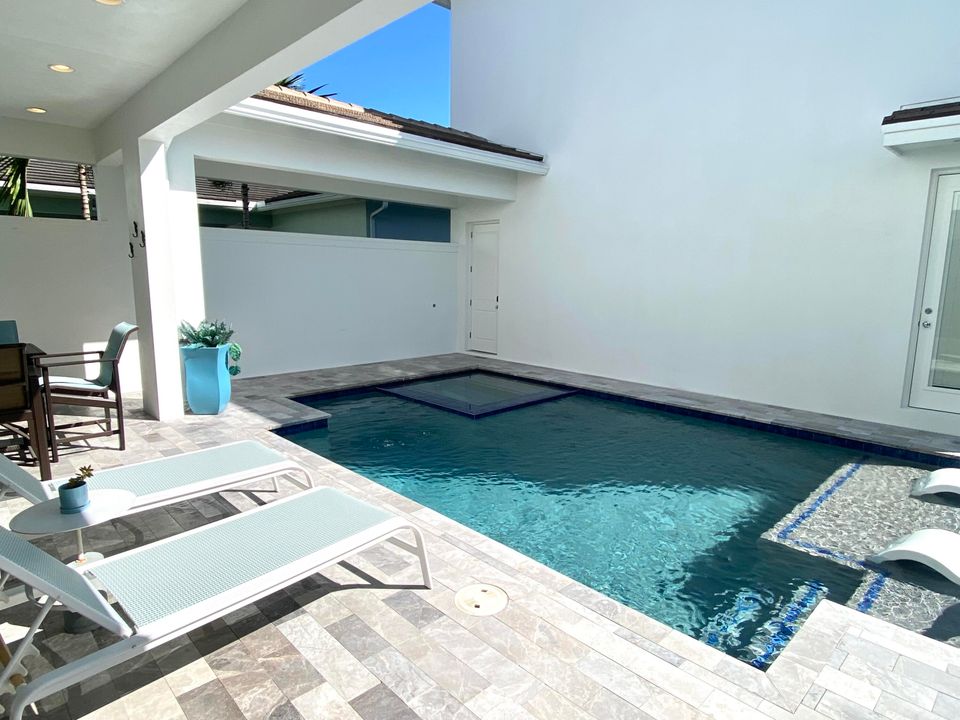 Под контрактом: $1,695,000 (4 спален, 5 ванн, 3760 Квадратных фут)