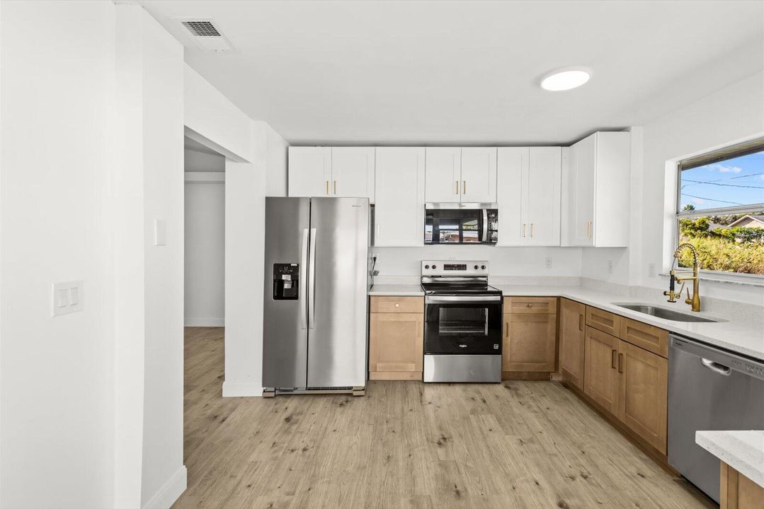 合同活跃: $385,000 (3 贝兹, 2 浴室, 1548 平方英尺)