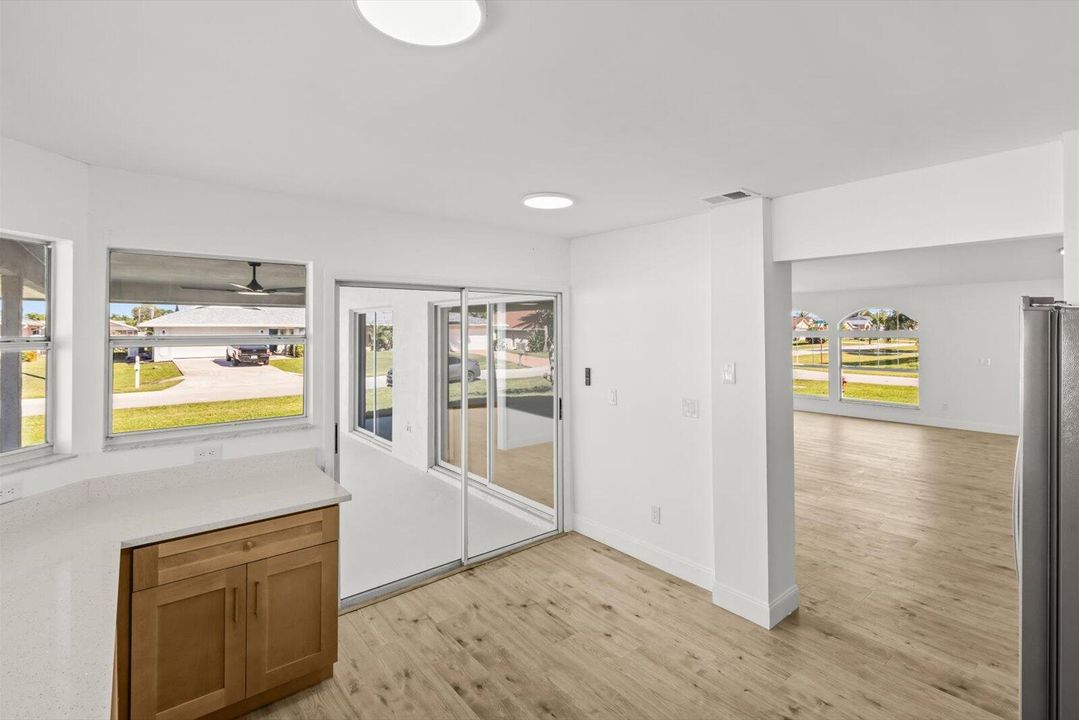 合同活跃: $385,000 (3 贝兹, 2 浴室, 1548 平方英尺)